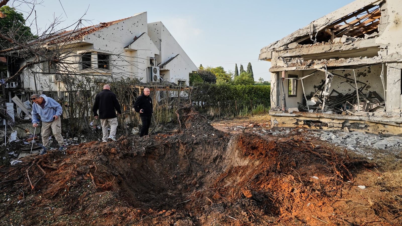 US-Israel vs Iran War News Live Updates: MEA says govt assisting Indians in Gulf with visas, land border crossing