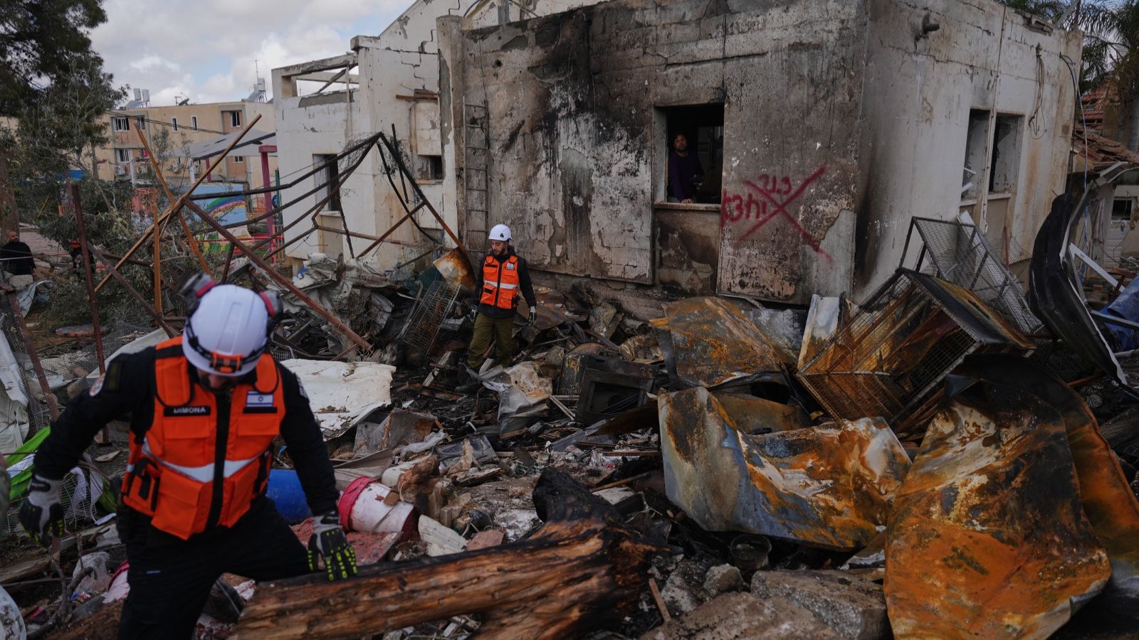 அமெரிக்கா-இஸ்ரேல் vs ஈரான் போர் நாள் 24: டிரம்பின் ஹார்முஸ் காலக்கெடுவிற்கு எதிராக ஈரானின் அச்சுறுத்தலுக்குப் பிறகு தெஹ்ரான் மீது புதிய தாக்குதல்கள்