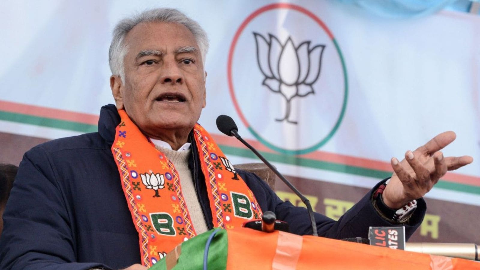‘Apologise for false resolution on fuel supply’: Jakhar to Mann