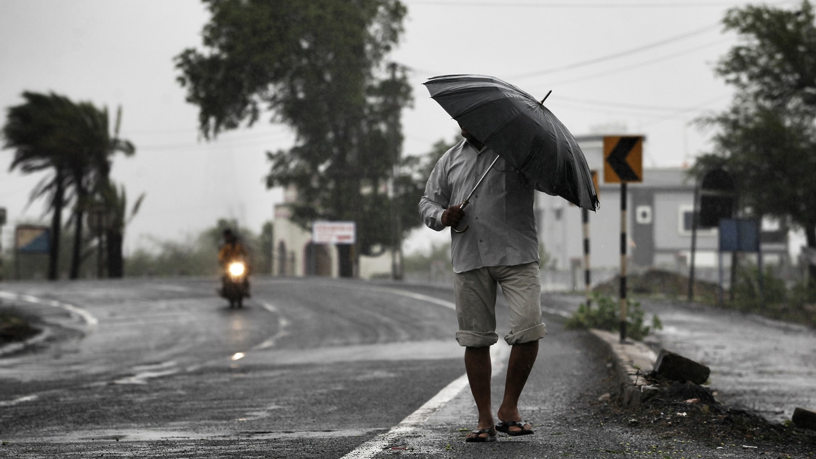 Rain & gusty winds catch Saurashtra, Kutch unawares