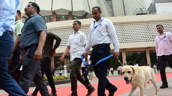 Mumbai Police Dog squad inspect the entire Vidhan Bhavan premises and investigate the case after the Maharashtra Vidhan Bhavan.