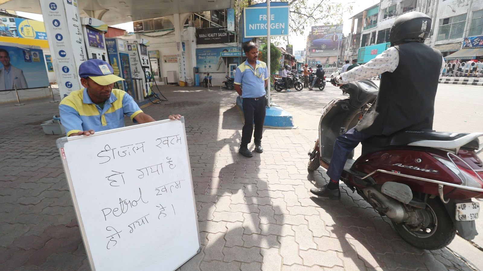 India LPG Gas Cylinder Shortage, Petrol Prices Live Updates: Brent crude breaches $100-mark again; India pushes kerosene, coal amid cooking gas crisis