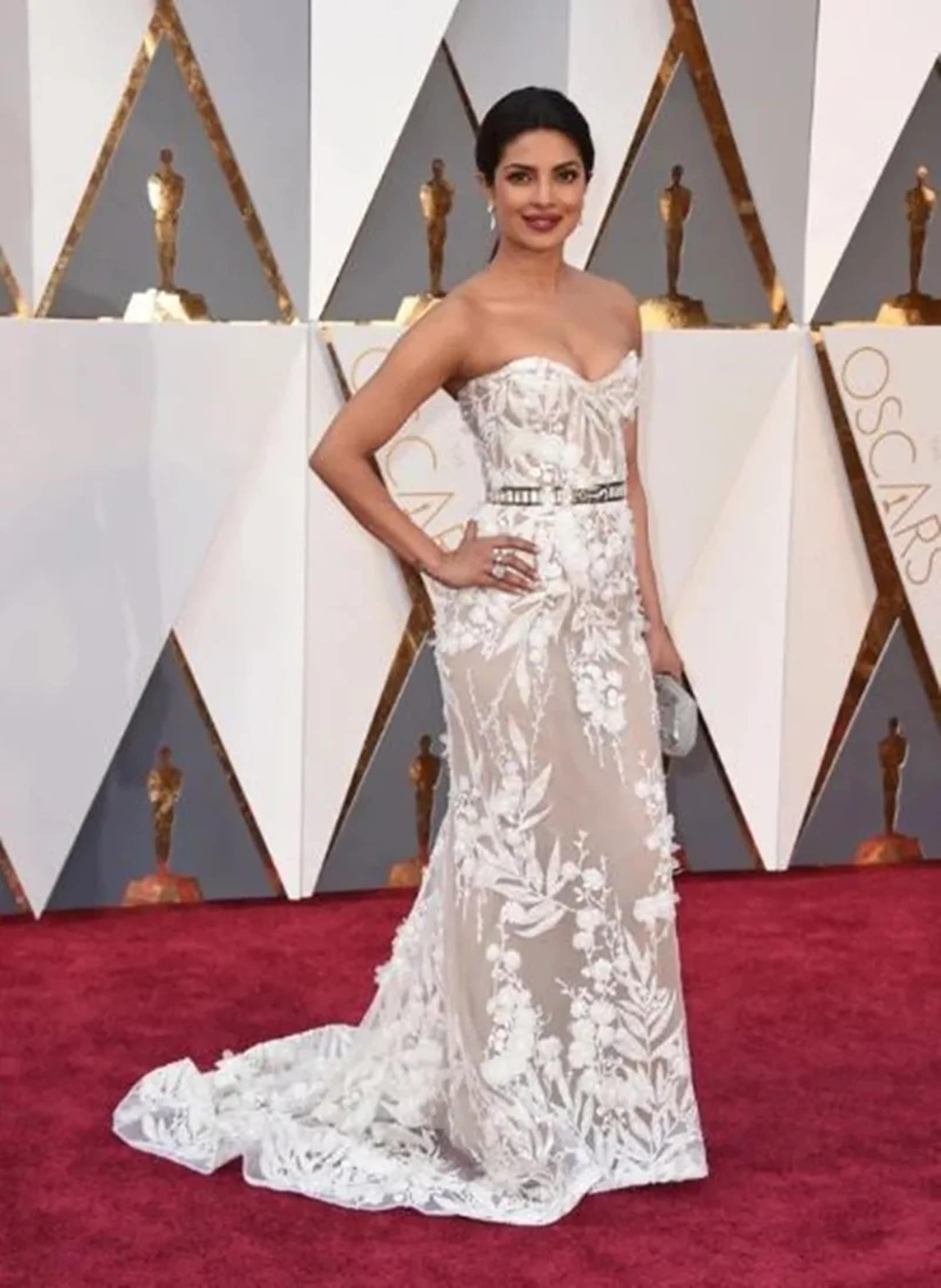 Priyanka Chopra at Oscars 2016 (Photo: AP)