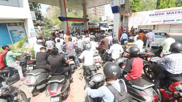 Long lines, spike in fuel demand across Lucknow's petrol pumps despite govt reassurance