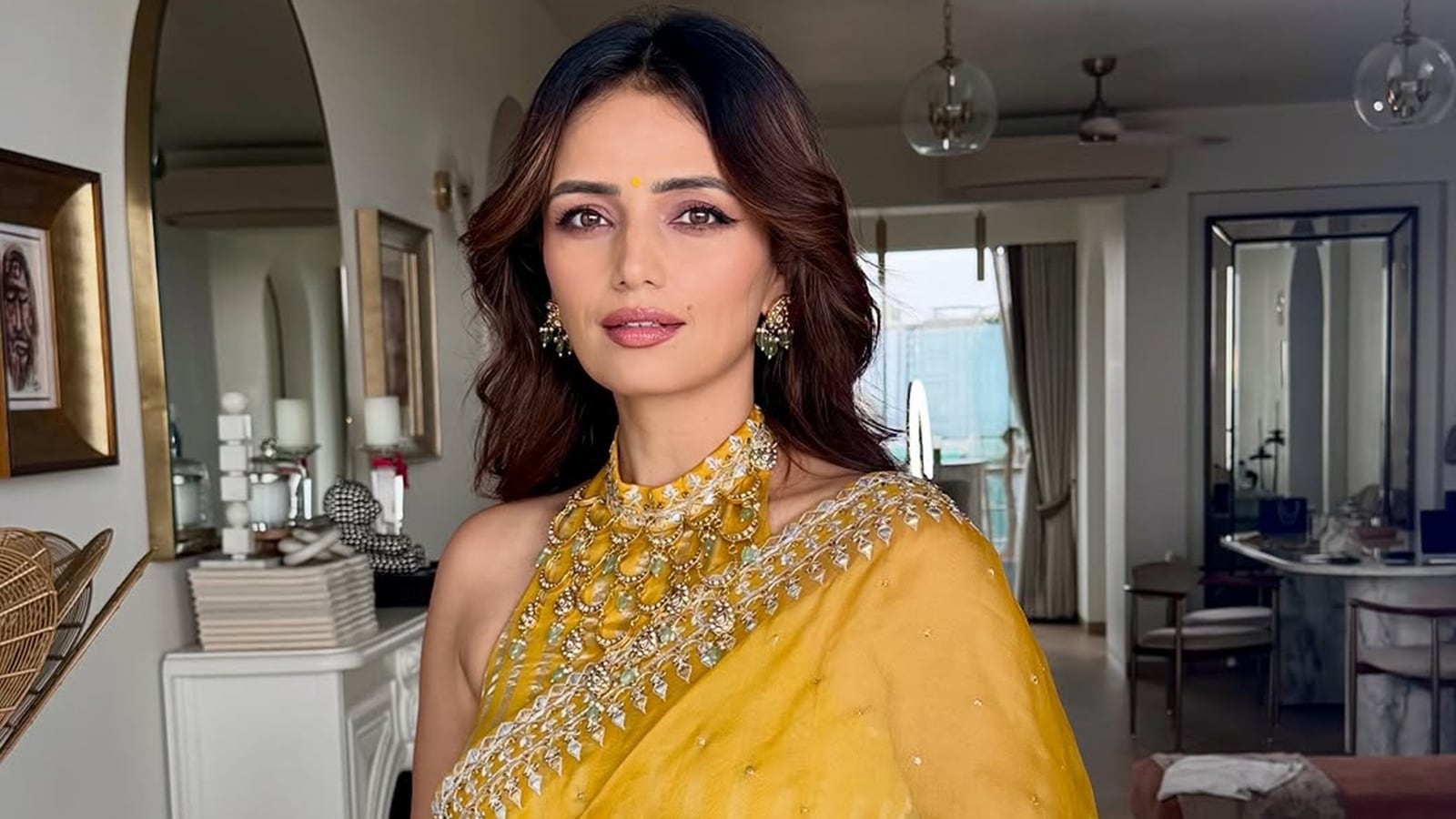 roshni chopra hails the benefits of kansa foot massage