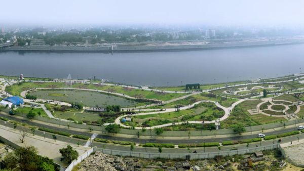 The Sabarmati Riverfront Gardens record an average daily footfall of 500 to 600 visitors. (sabarmatiriverfront.com)