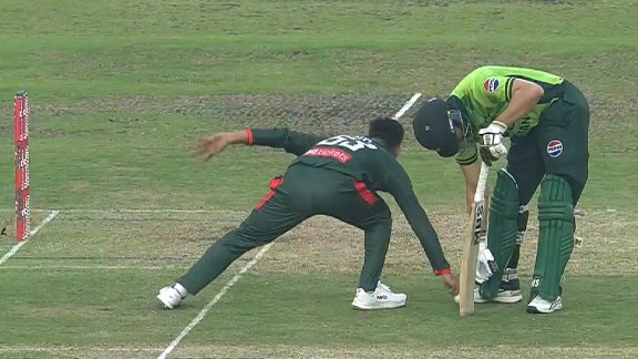 Salman Ali Agha and Bangladesh captain Mehidy Hasan Miraz try to pick up the ball which Miraz got to first and then threw at the stumps to run out the Pakistan batter. (Screengrab via Fan Code)