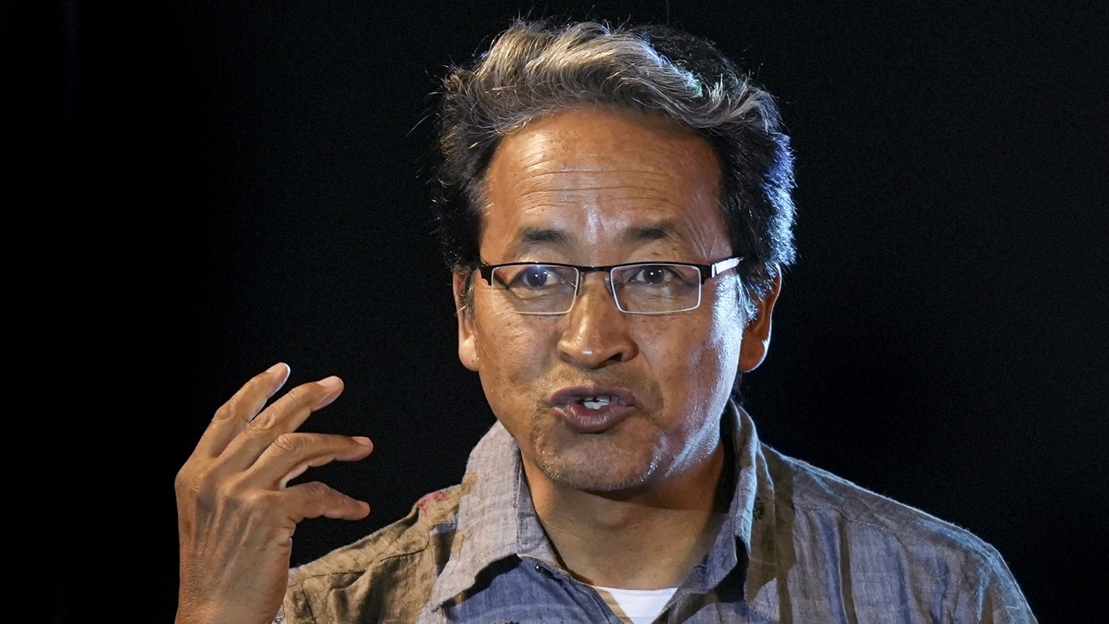  Sonam Wangchuk returns to work in Ladakh