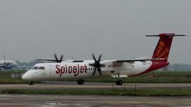 SpiceJet chaos: Videos circulating online show passengers asking the airline staff at the boarding gate to provide them with funds for an alternative flight to the destination.