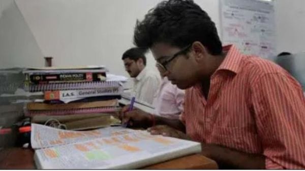 student studying in upsc library