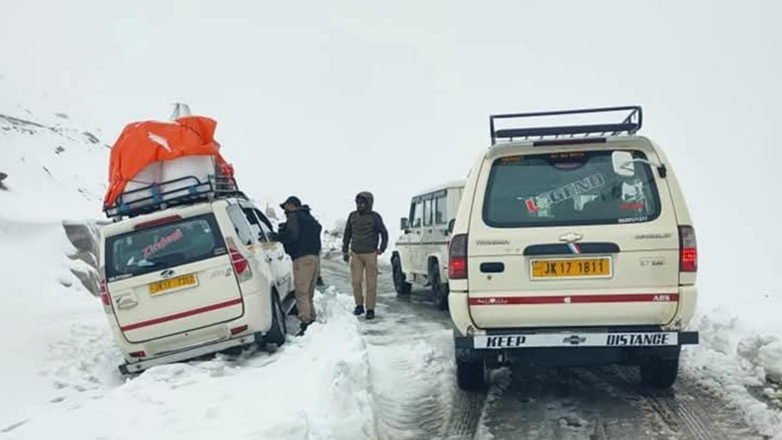 Snowed in at 14,000 feet: Schoolchildren among 100 stranded at J-K mountain passes, rescued