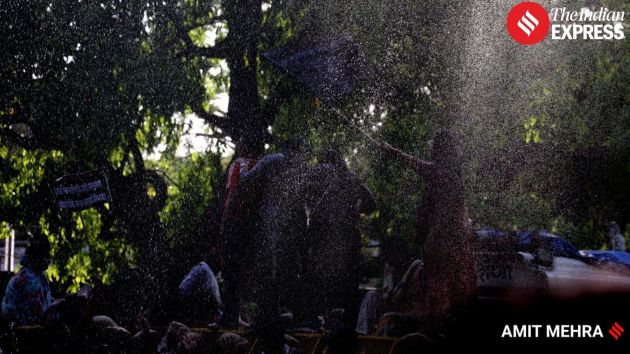 As the march progressed towards the residence, police intervened and used water cannons to disperse the protesters