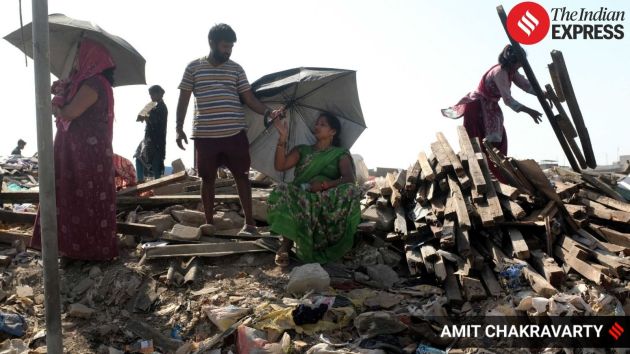 The civic body pressed more than 200 staffers along with seven JCBs, 10 dumpers and three poclains on site