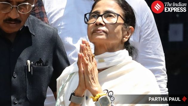 Banerjee reached the Alipore Survey Building where she formally submitted her nomination papers