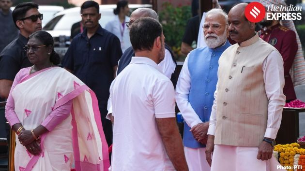 Both leaders exchanged greetings and had a long conversation