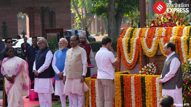Prime Minister Narendra Modi and Rahul Gandhi paid tribute to Mahatma Jyotiba Phule