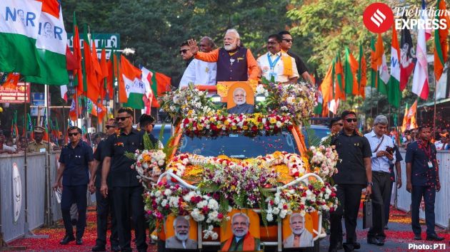 The roadshow began at the Ajanta signal point and proceeded towards the Kamarajar statue near Raja Theatre, covering a distance of less than 2 km