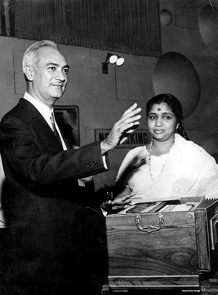 आशा भोसले