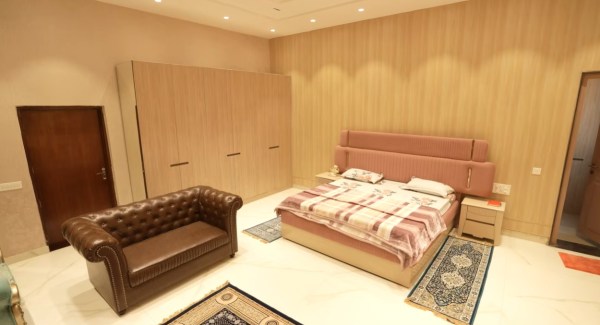 मनोज तिवारी का सांसद आवास दौरा