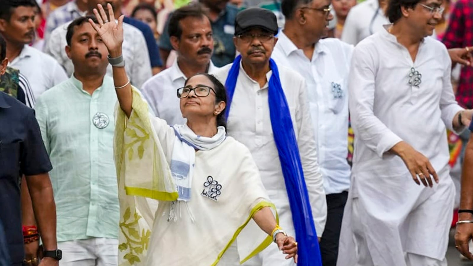 ‘Bodol noi, badla chai’: Mamata Banerjee flips her 2011 winning election slogan