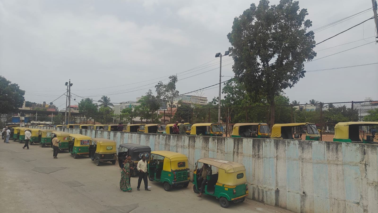 ‘Not a solution’: Bengaluru auto drivers reject Indian Oil’s advice to temporarily switch to petrol amid LPG crisis