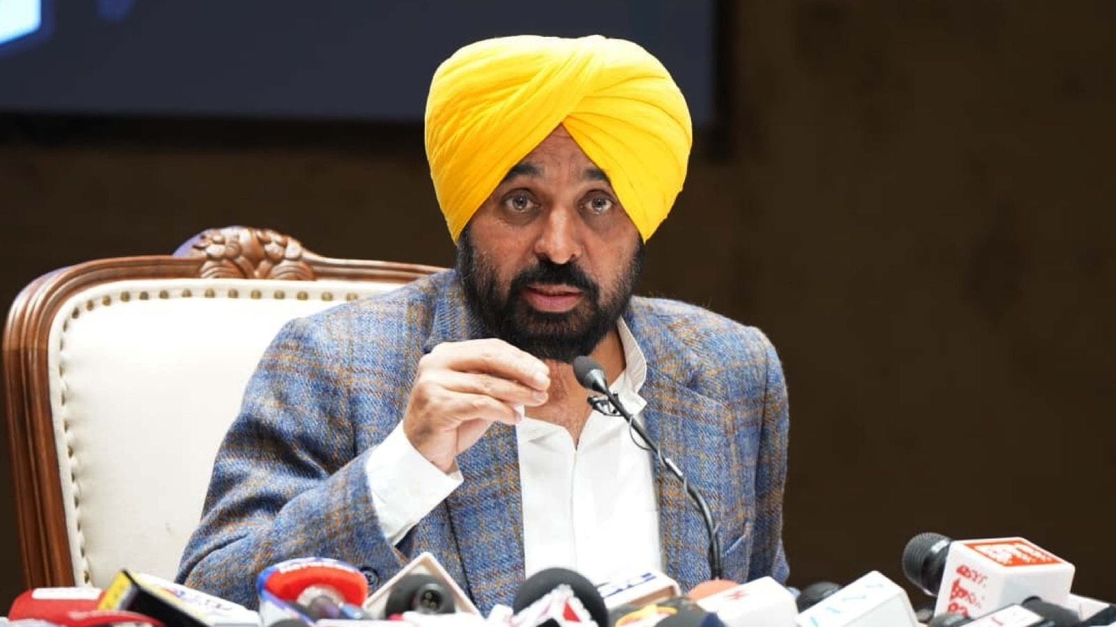 After exit of seven MPs, AAP show of strength in Punjab, Mann to meet President for their ‘recall’