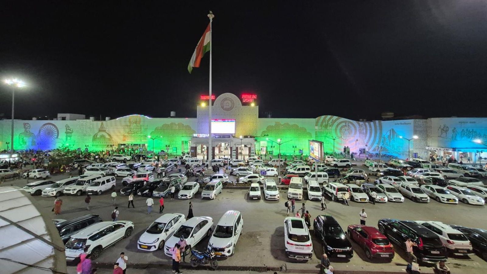 ‘At least we can light a chulha here’: Scenes from a railway station in Bihar