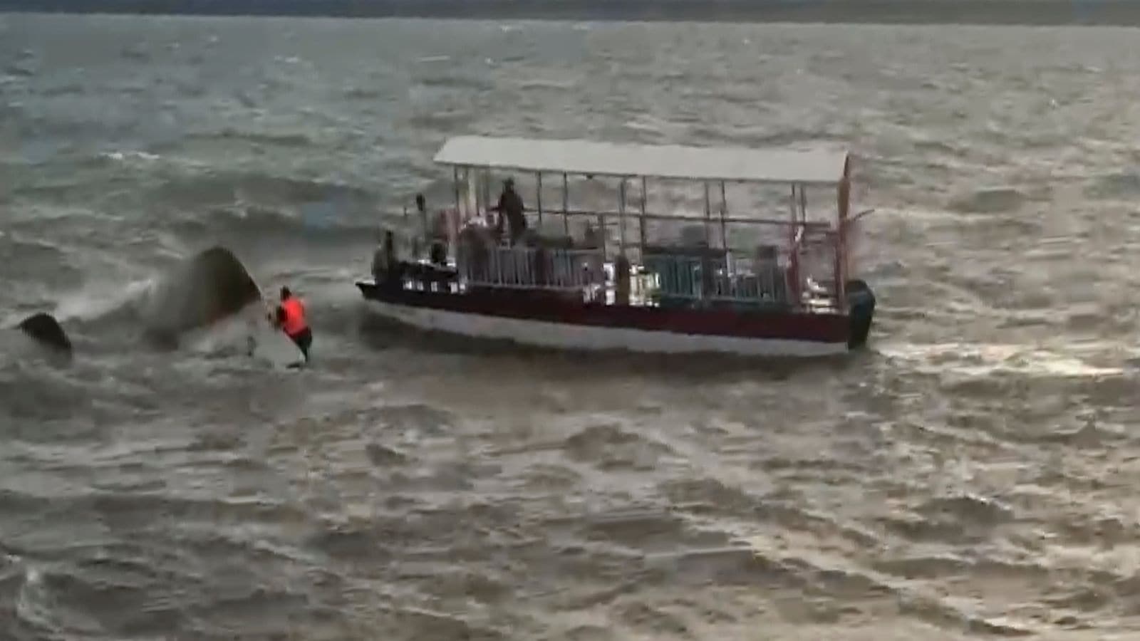 Storm hits Narmada cruise: 4 dead, 15–18 missing after boat capsizes at Bargi Dam in Jabalpur
