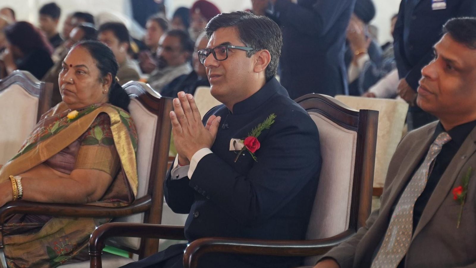 Punjab: Chandigarh mayor sits on protest in the middle of meeting, drive put on hold