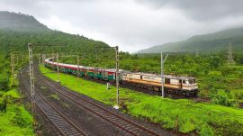Deccan Queen train passes through the lush Western Ghats on its Mumbai-Pune route (Credits: Pranit Gawand)