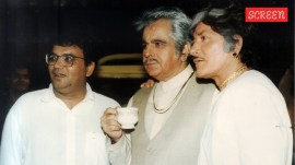 Veteran screenwriter Kamlesh Pandey recalls a memorable incident from the filming of Saudagar, where Dilip Kumar demanded a unique help for a drunk scene to perfect his acting.