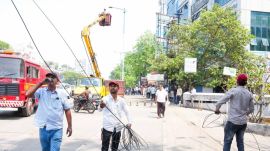 PMC is removing all the illegal overhead internet cables on Satara road resulting the internet disruption on that area on Wednesday.