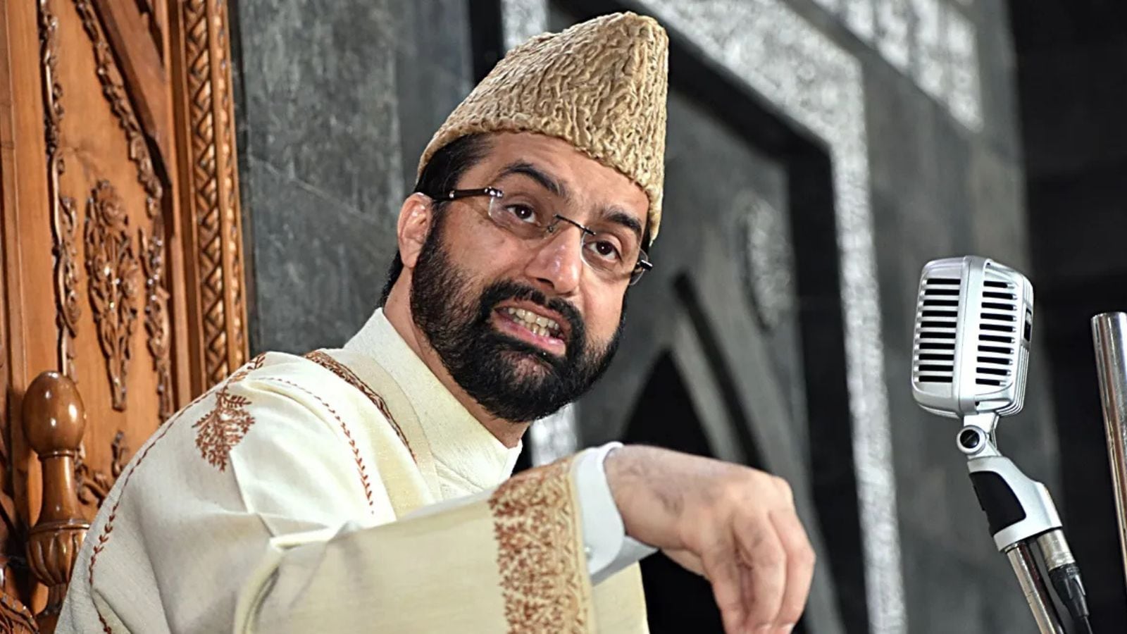 Mirwaiz flags ‘civilian killing’, curbs on Jamia Masjid – ‘Killed in cold blood’