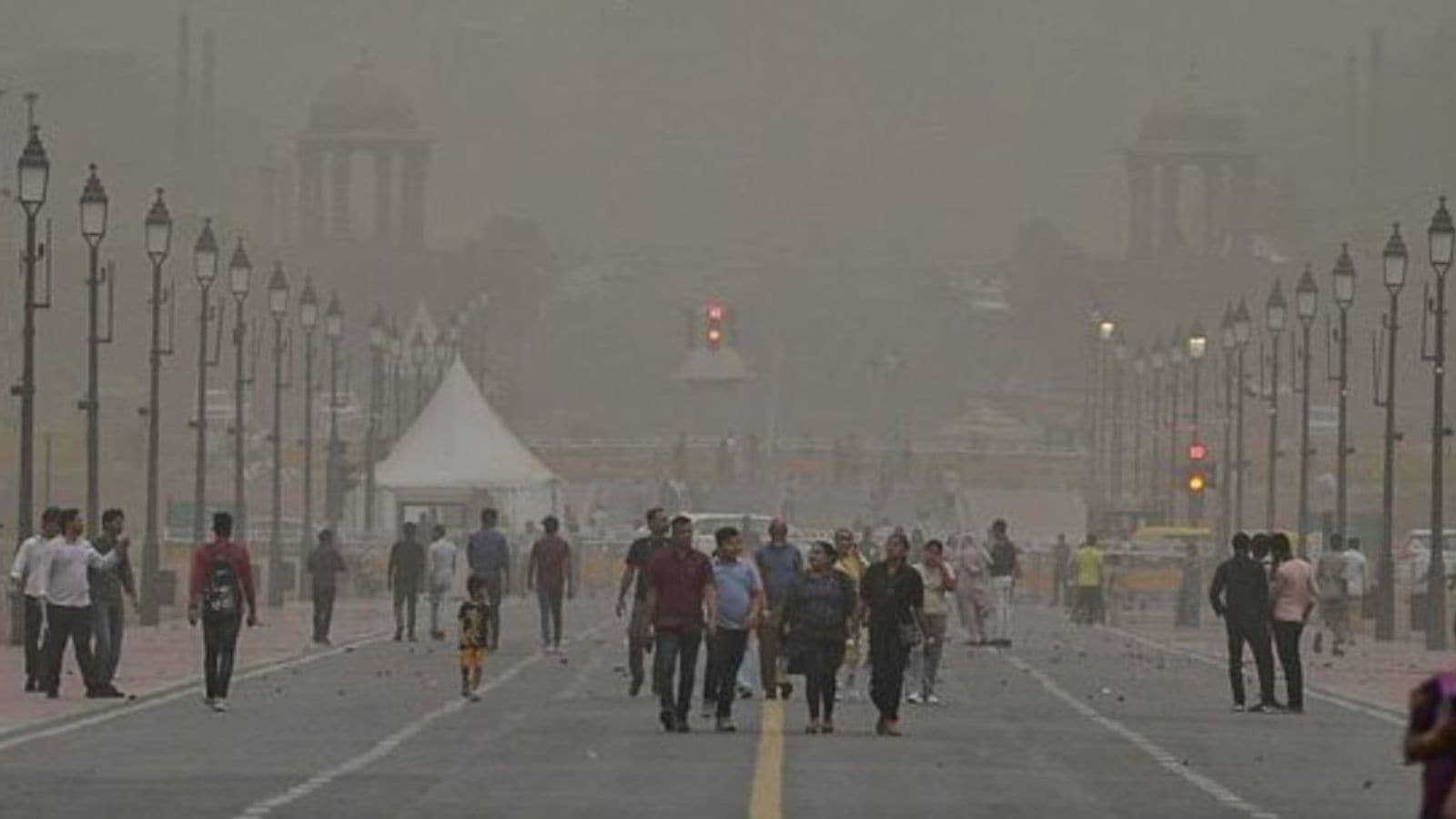 Dust storm, rain lash Delhi; IMD issues thunderstorm alert