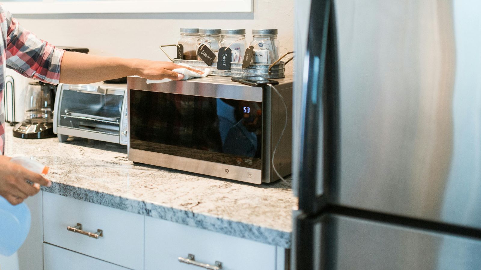 Can your fatty liver be the result of using microwave-safe boxes and bottled water?