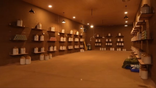 फराह खान ने गौरव तनेजा के फार्महाउस का दौरा किया। (तस्वीर: फराह/YT)