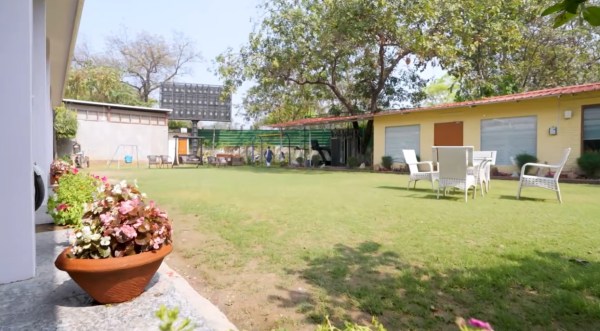 मनोज तिवारी का सांसद आवास दौरा