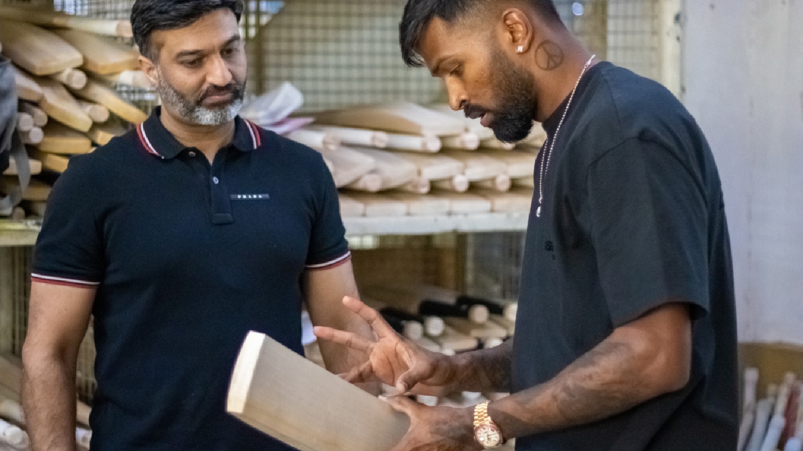 All-rounder Hardik Pandya (R) inspects his bat with SG's Paras Anand in Meerut. (Special arrangement)