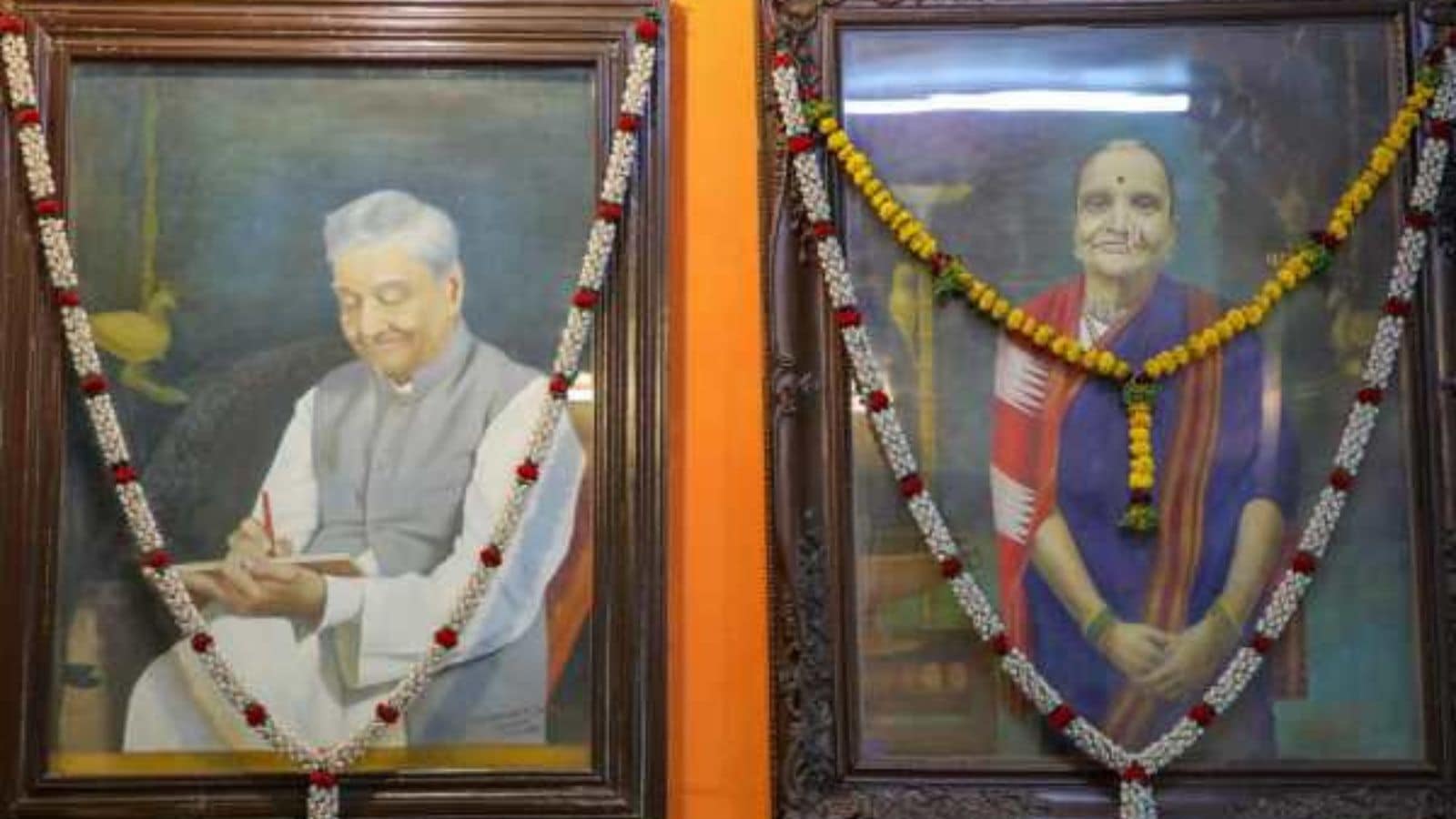 Fearing Kelkar’s samadhi being turned into a cowshed, family urges Puneites to preserve heritage