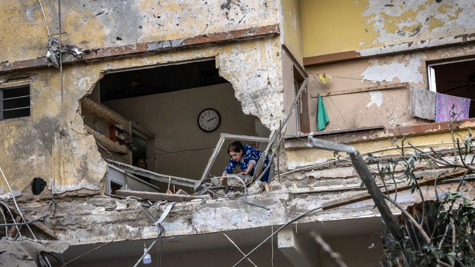 Israeli strike kills at least 6 in southern Lebanon; fresh air raids reported across multiple towns