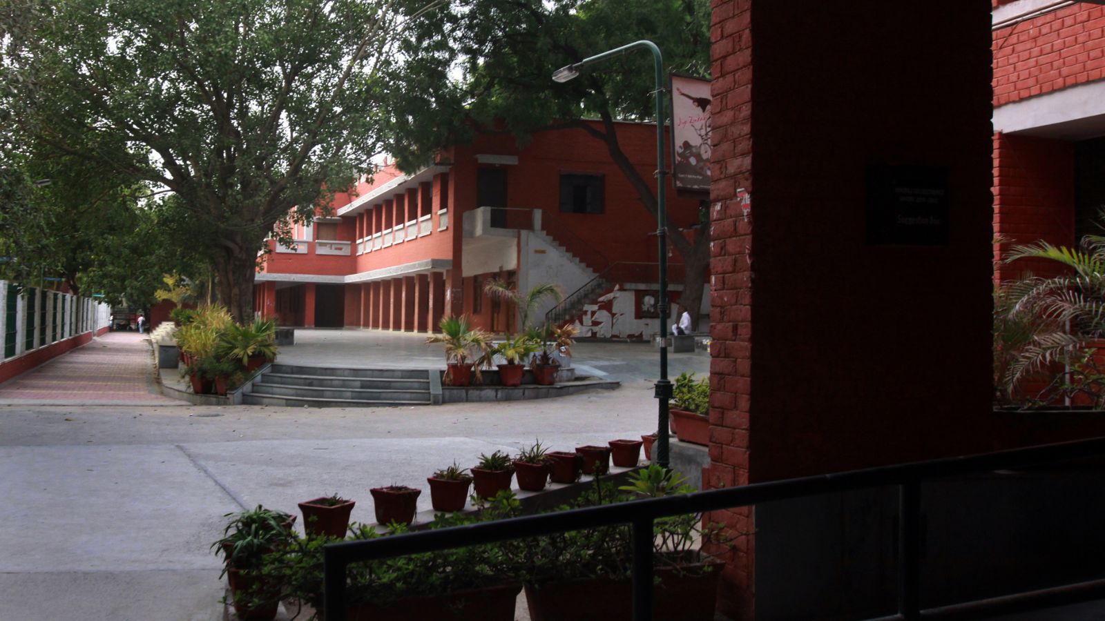 Hansraj suspends 30 students for ‘defaming college on social media’