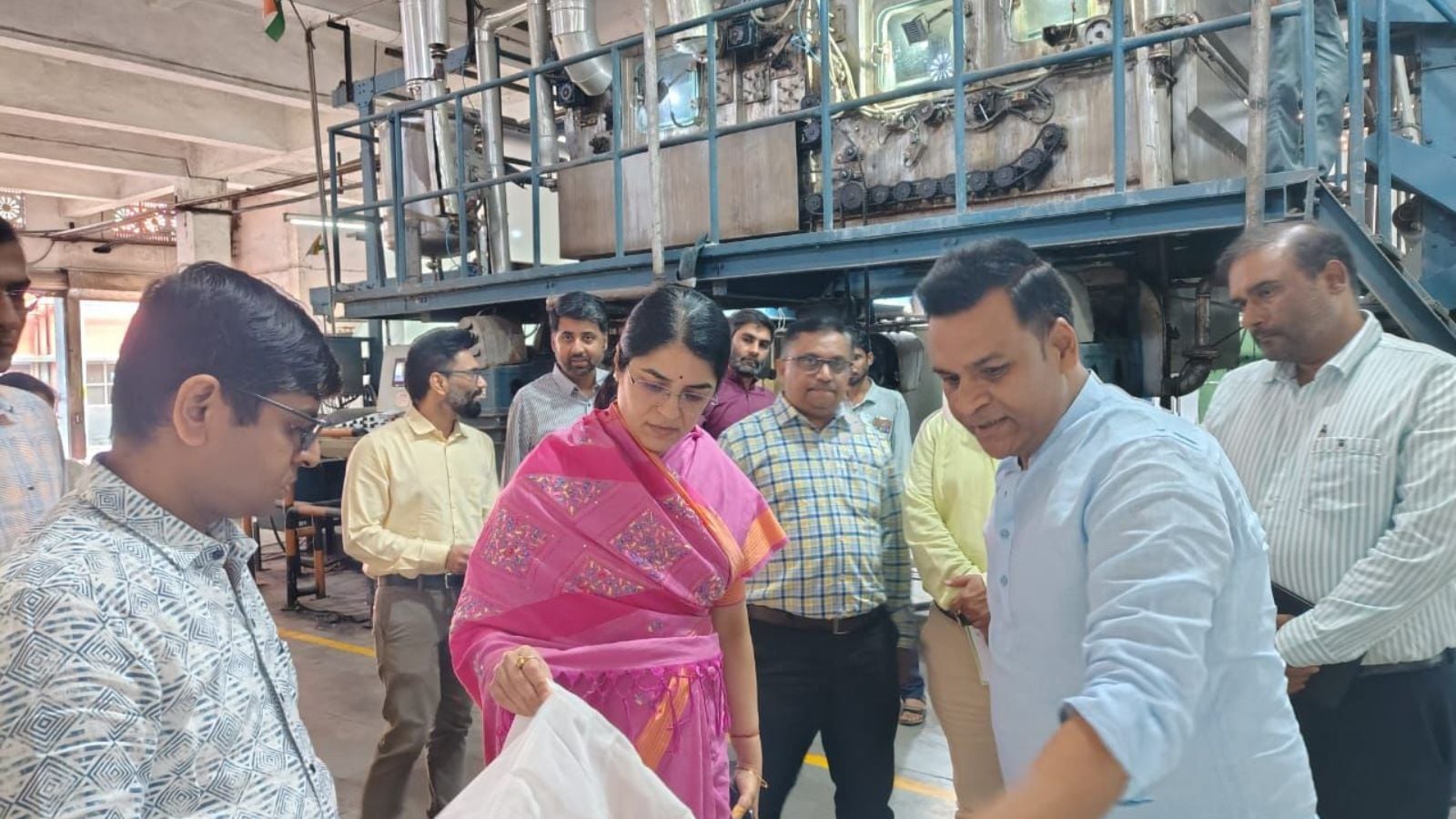 In Surat fabric hub, labour exit adds to raw material crisis, production half