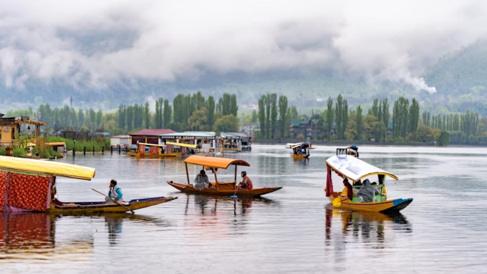  Kashmir tourism ‘limping back’ but long way still to go, say stakeholders