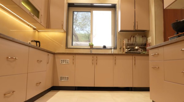 मनोज तिवारी का सांसद आवास दौरा