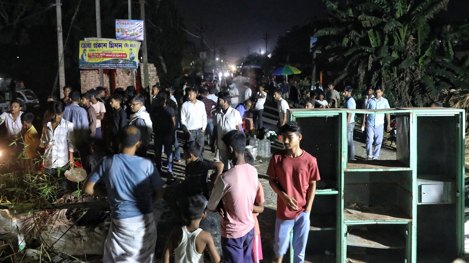 SIR deletion protest erupts in Bengal, 7 judicial officials gheraoed for 8 hours, NH-12 blocked