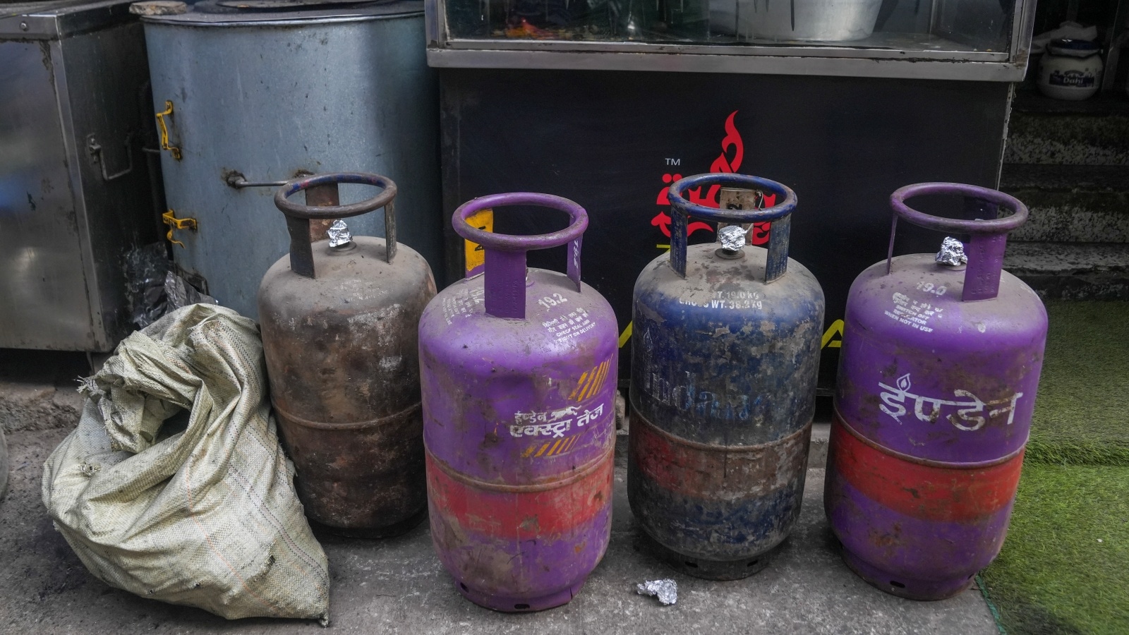 Delhi govt cracks down on unauthorised LPG refilling in Alipur, FIR filed