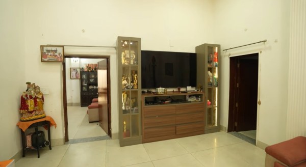 मनोज तिवारी का सांसद आवास दौरा