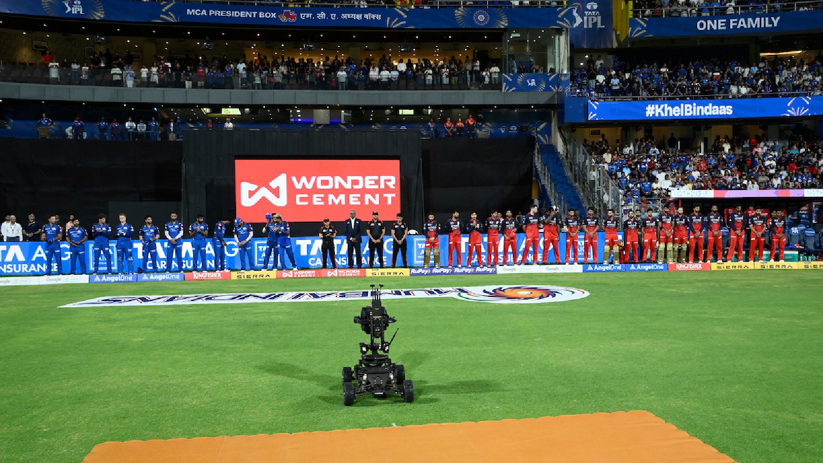 Why are Mumbai Indians and Royal Challengers Bengaluru players sporting black armbands for their IPL match?