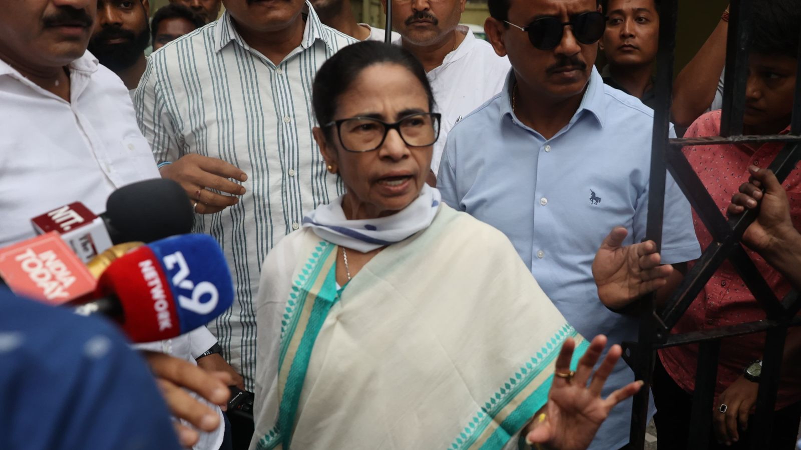 ‘I could not sleep last night’: Mamata Banerjee visits booths in Bhabanipur, alleges observers and Central forces working for BJP