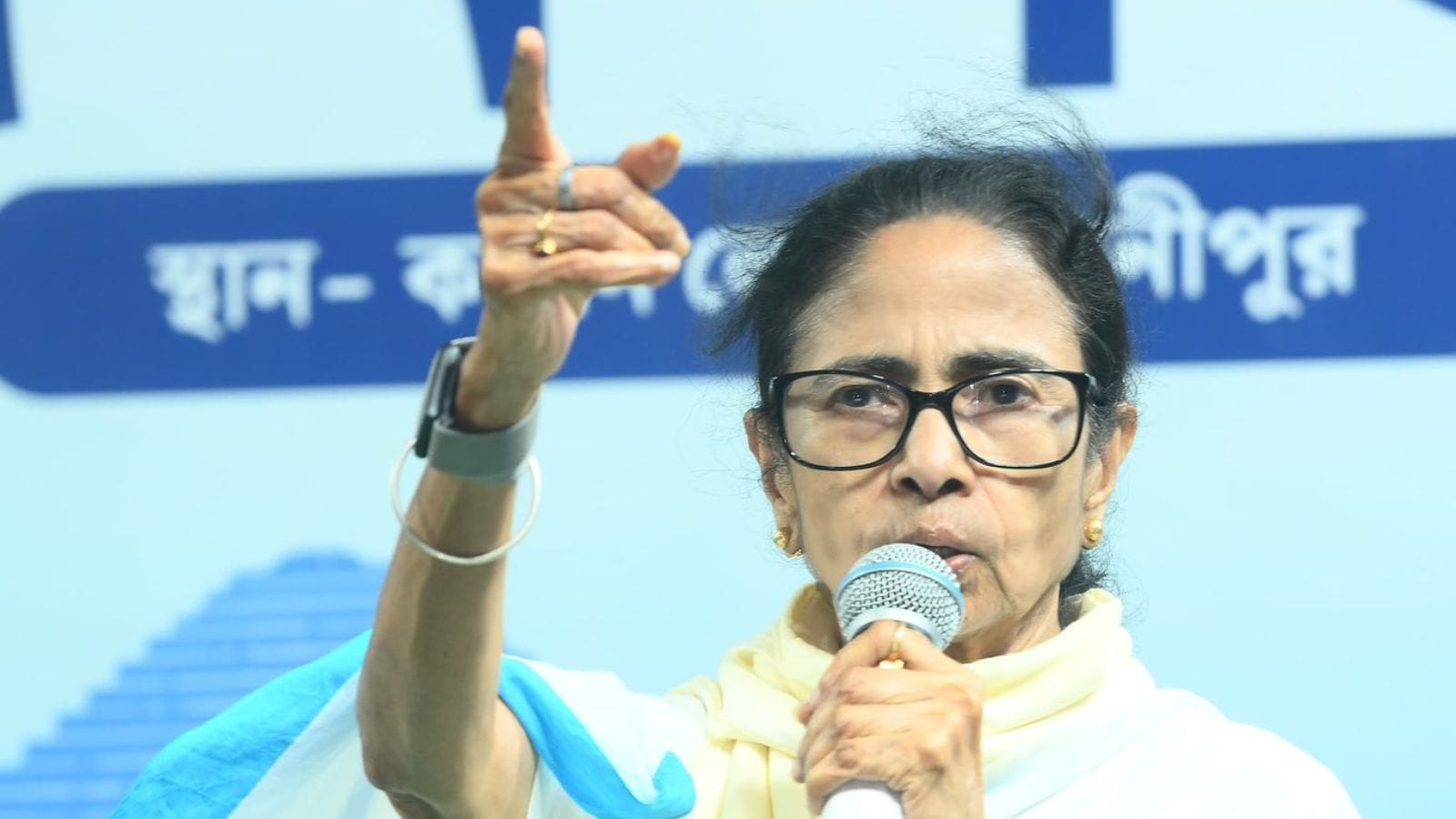 BJP bringing outsiders for rallies, some buses had come to my constituency, alleges Mamata Banerjee